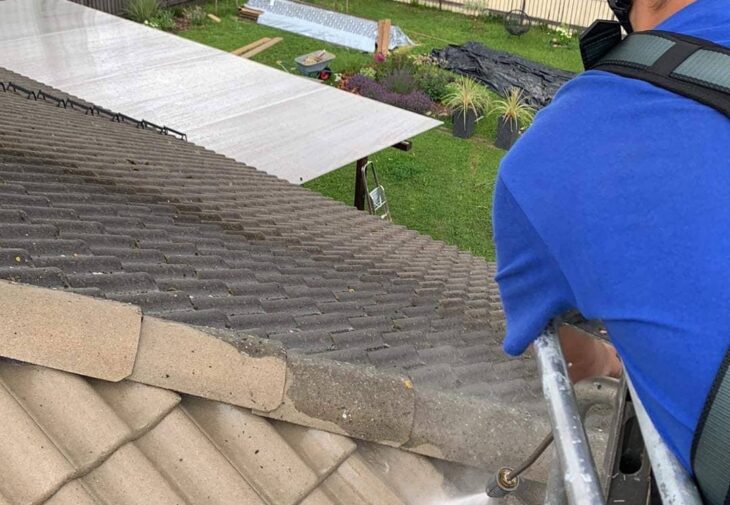 Ohutu katusepesu survepesutöö korvtõstukil